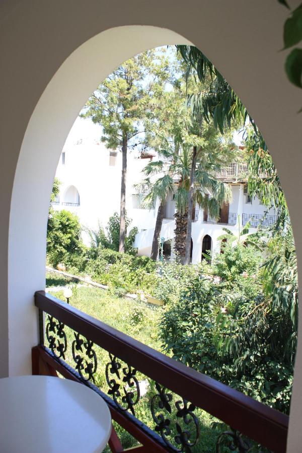 Toloman Hotel Bitez Beach Bagian luar foto